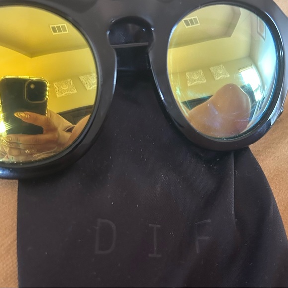Gently used sunglasses. No scratches. Comes with sunglasses case. - Picture 2 of 5